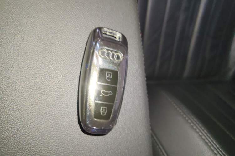 Used Audi e-tron 2019 55 quattro Fashion Edition Vehicle Key