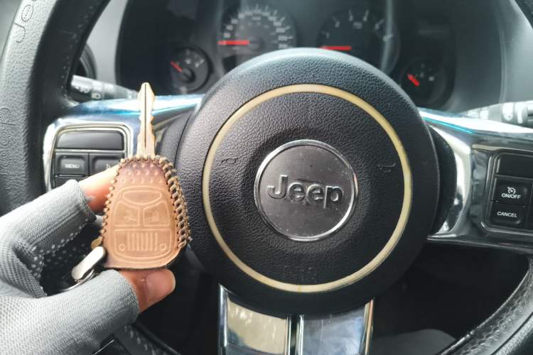 Used Jeep Compass 2012 2.4L four-wheel-drive sport version
