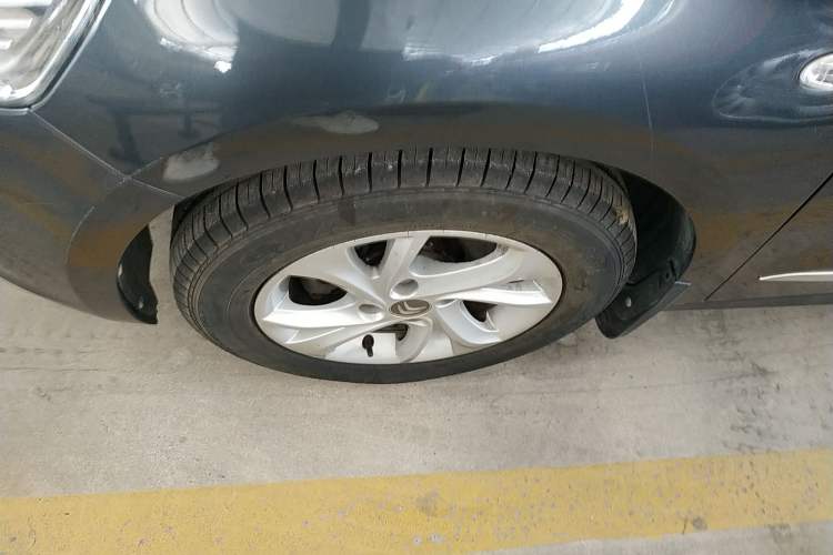 Used Citroen Elysee 2014 1.6L Manual Comfort Model Left Front Wheel Hub