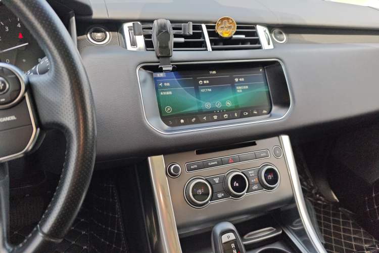 Used Land Rover Range Sport 2017 3.0 SC V6 SE Audio And AC Panel