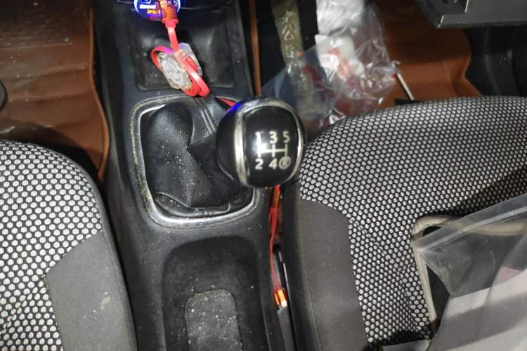 Used FAW Xiali N7 2013 1.3L Manual Luxury Model Gear Lever