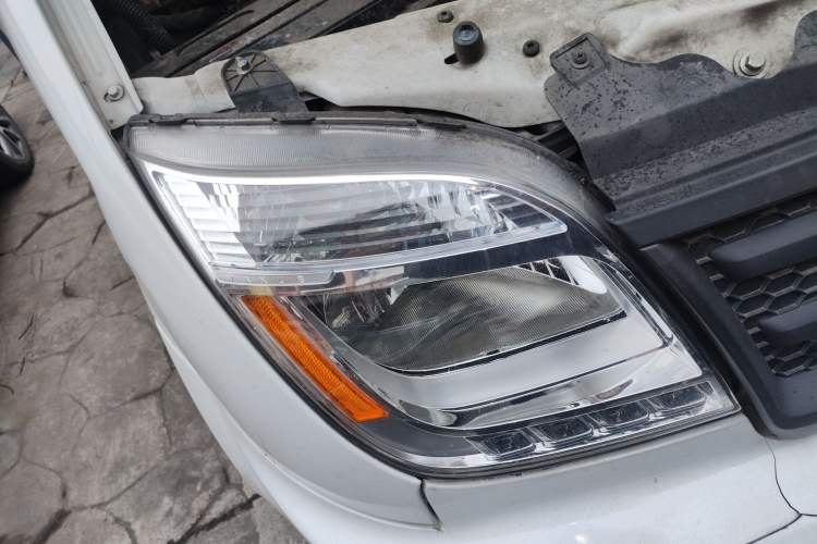 Used SAIC MAXUS Xintu V80 2021 2.0T Manual Classic Aoyuntong Short Wheelbase Mid-Roof 5/6-Seater