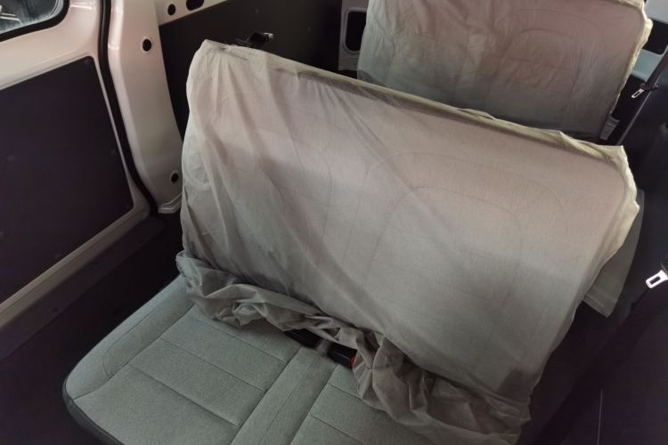 Used Wuling Yangguang 2024 300KM Comfort Version Passenger Van 75kW