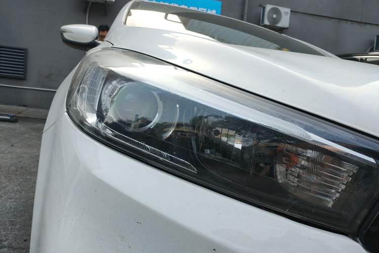 Used Kia K3 2016 1.6L Automatic GLS Right Front Headlight