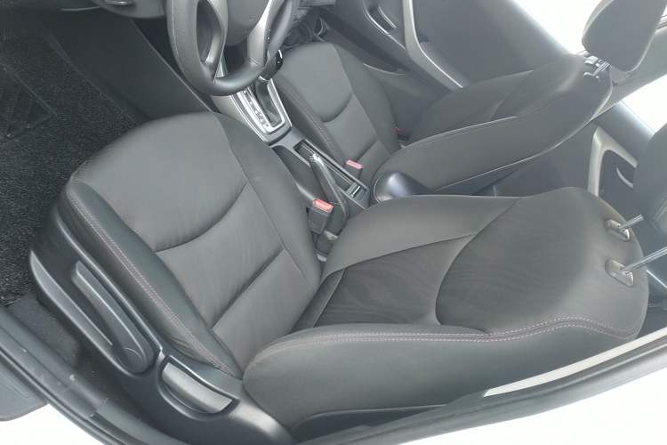 Used Hyundai Elantra (5th Generation / Langdong) 2015 1.6L Automatic Fashion Model