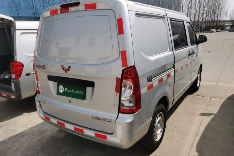 Used Wuling Rongguang S 2021 1.2L Base Model Window-Sealed 5-Seat LSI Car
