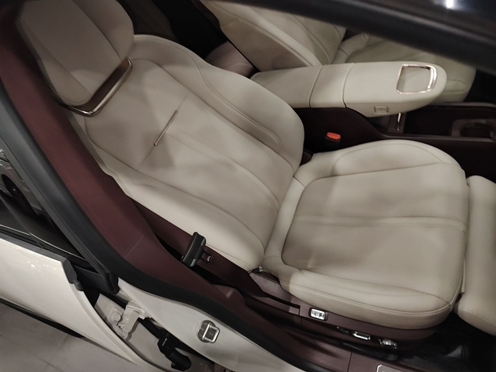 Zeekr X 2023 Four-Wheel Drive YOU Edition 4 Seats — снимка 19