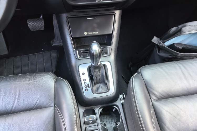 Used Volkswagen Tiguan 2016 280TSI Automatic Two-Wheel Drive Silk Road Comfort Edition Gear Lever