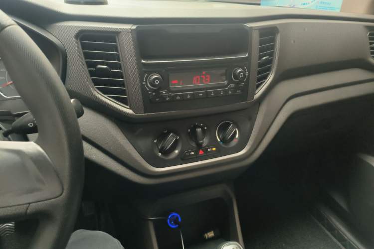 Used Wuling Hongguang V 2019 1.5L Base Version China VI LAR