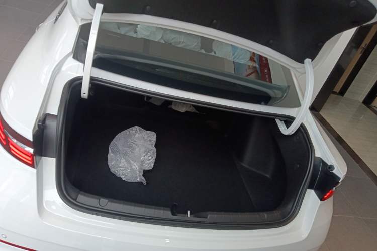 Used Geely Auto Preface 2026 Model Oriental Yao 1.5TD Fuyao Edition Trunk