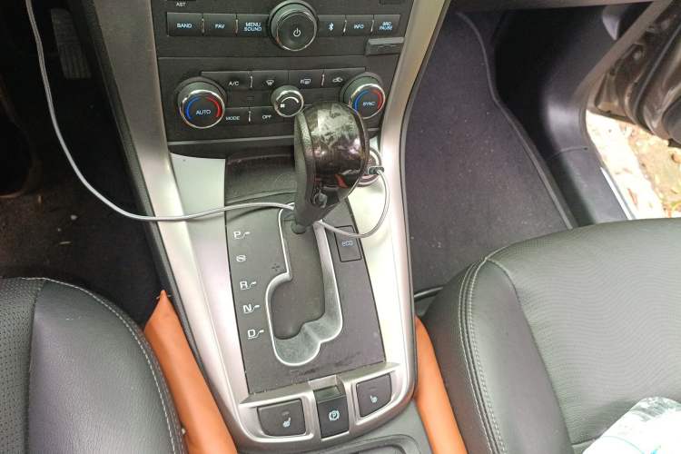 Used Chevrolet Captiva 2015 2.4L 4x4 Flagship Edition 7-Seater
