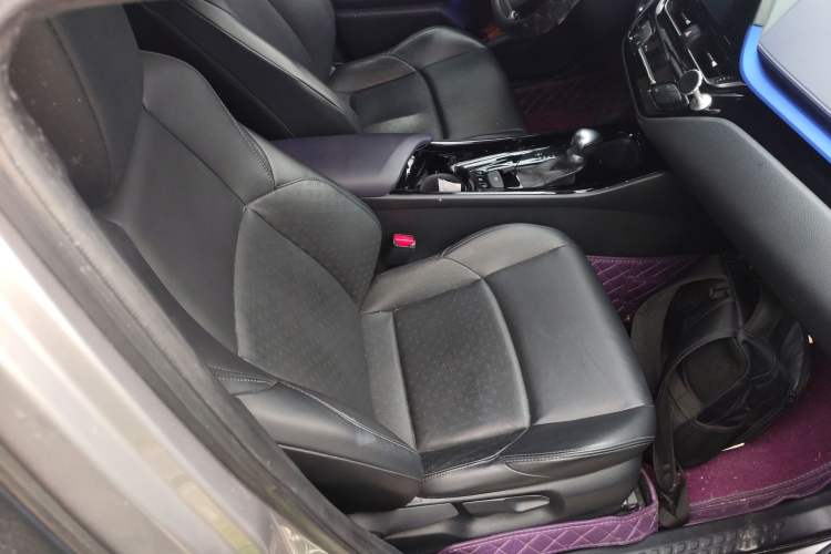 Used Toyota IZOA 2018 2.0L Yichi Version China VI Standard
