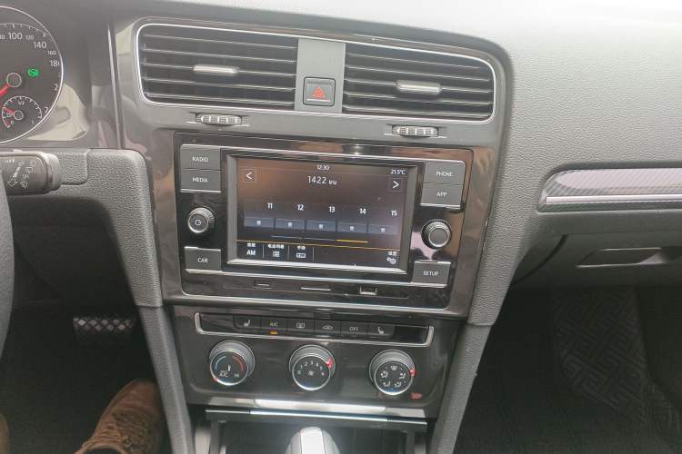 Used Volkswagen Golf 2018 230TSI Automatic Luxury Version
