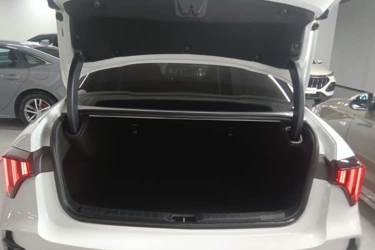 Used Lynk & Co 03 2023 1.5TD DCT JingPro Trunk