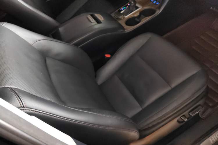 Used Toyota Highlander 2015 2.0T Four-Wheel Drive Luxury Edition 7-Seater Right Front Seat