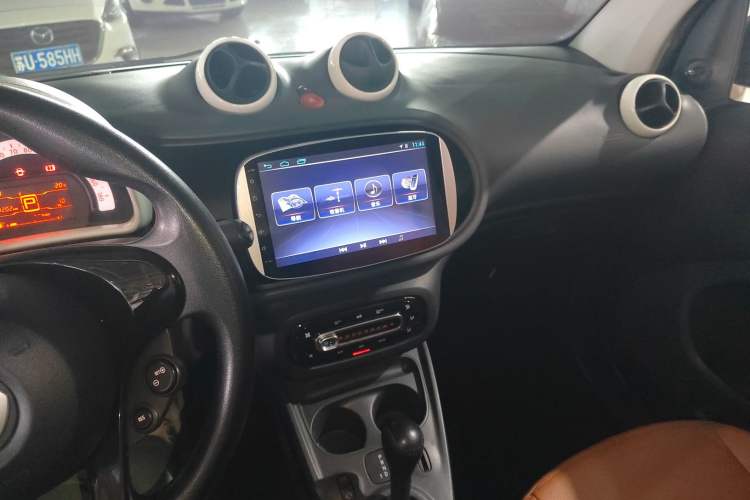 Used smart fortwo 2015 1.0L 52 kW hardtop Dynamic version Audio And AC Panel