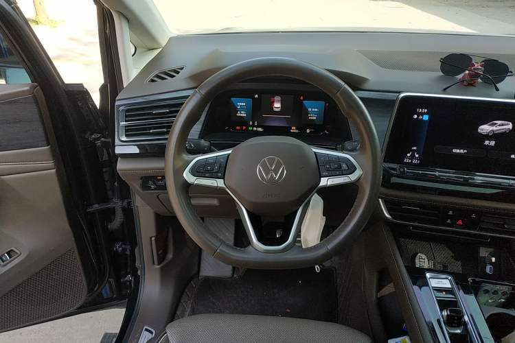 Used Volkswagen Viloran 2023 380TSI Prestige Edition
