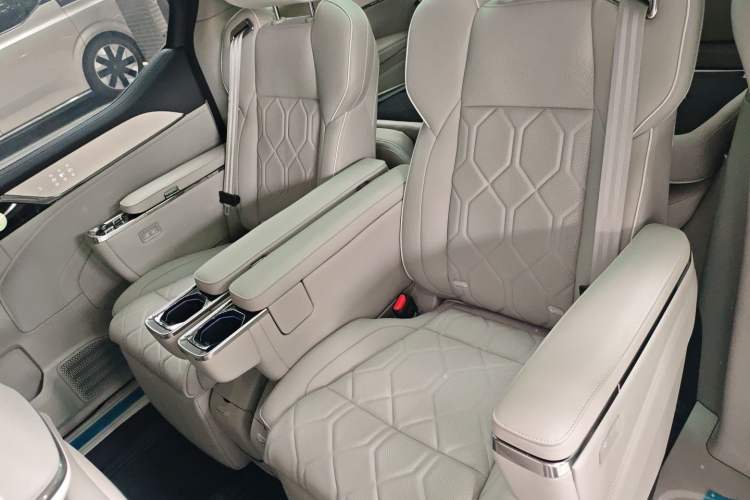Used Volvo EM90 2025 Ultra Six-Seater Left Rear Seat