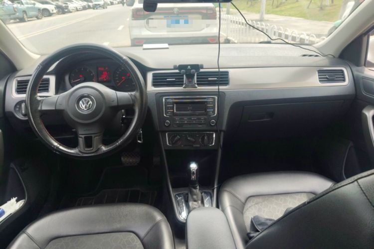 Used Volkswagen Santana 2015 1.6L Automatic Comfort Edition Center Console