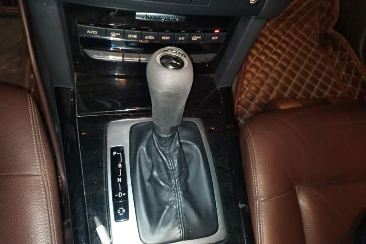 Used Mercedes-Benz E-Class 2010 E 260 CGI Fashion Model