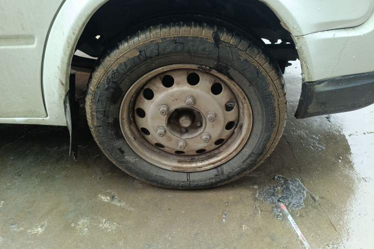 Used JMC Transit 2019 2.8T Commercial Version Short Wheelbase Mid-Roof 6-Seater China VI JX493 Right Front Wheel Hub