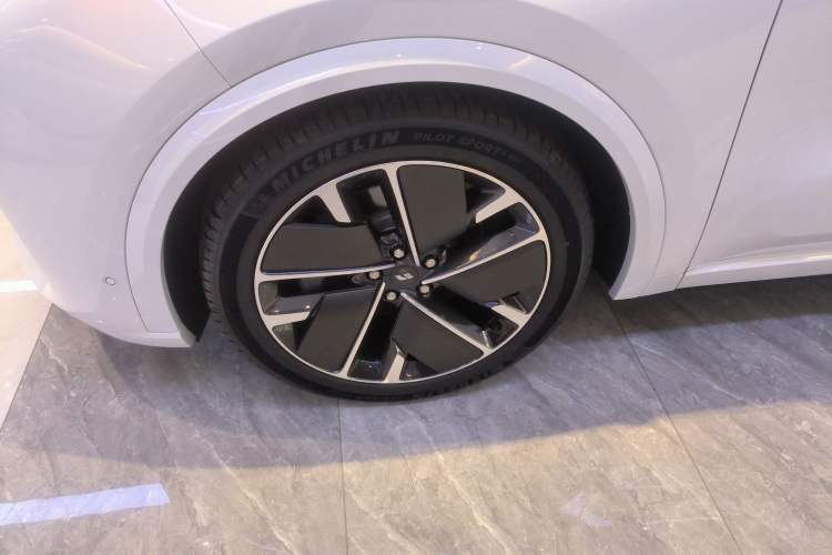 Used Li Auto L8 2025 Ultra Smart Refreshed Edition
