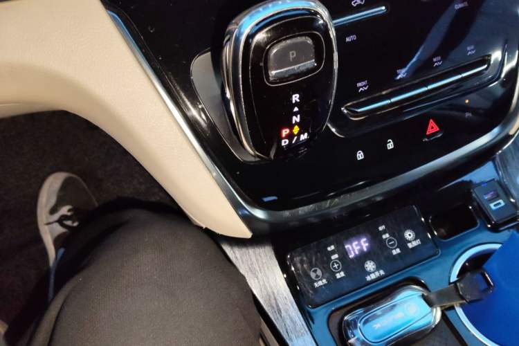 Used Buick GL8 2023 Facelifted Land Cruiser Executive Luxury Version