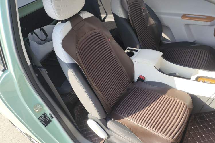 Used CHANGAN NEVO Lumin 2022 155 km – Refreshingly Sweet Edition Right Front Seat