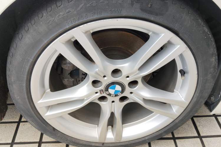 Used BMW 4 Series 2017 425i Gran Coupe Leading Model with M Sport Package Right Front Wheel Hub