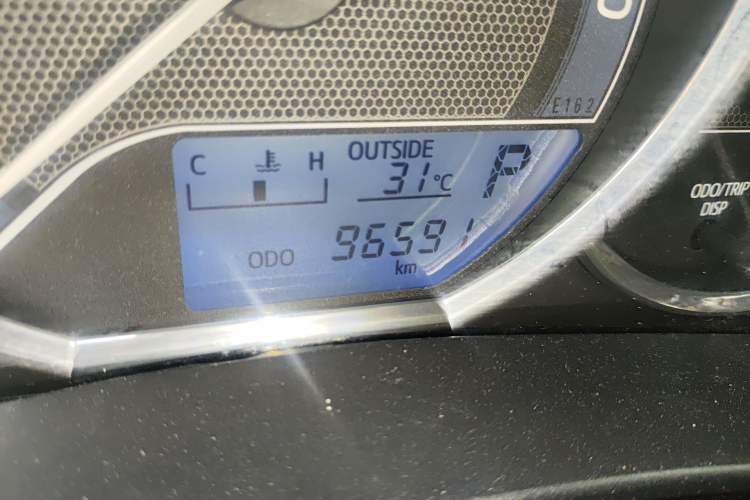 Used Toyota Corolla 2017 1.6L CVT GL Odometer Close Up