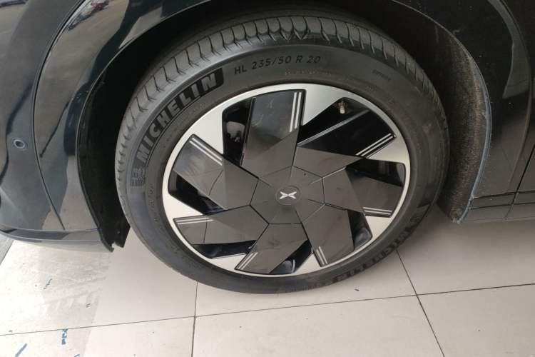 Used XPeng X9 2024 702 Ultra-Long Range Max Left Front Wheel Hub