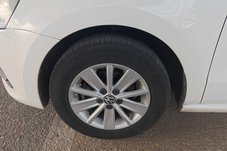 Used Volkswagen Polo 2016 1.4L Manual Fashion Model Left Front Wheel Hub