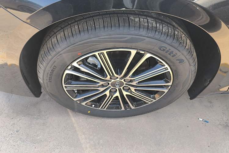 Used Geely Auto Preface 2026 Model Oriental Yao 1.5TD Fuyao Edition Left Front Wheel Hub