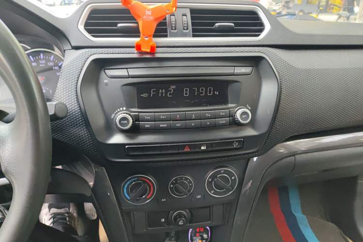 Used Great Wall Wingle 5 2017 2.0T European-spec Diesel Two-Wheel Drive Entry-Level Small Double-Cab GW4D20E Audio And AC Panel