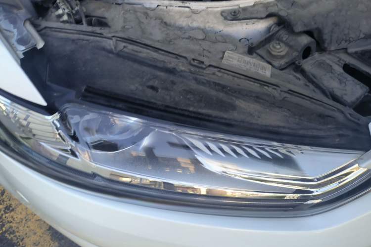 Used Ford Mondeo 2013 2.0L GTDi240 Flagship Edition Right Front Headlight