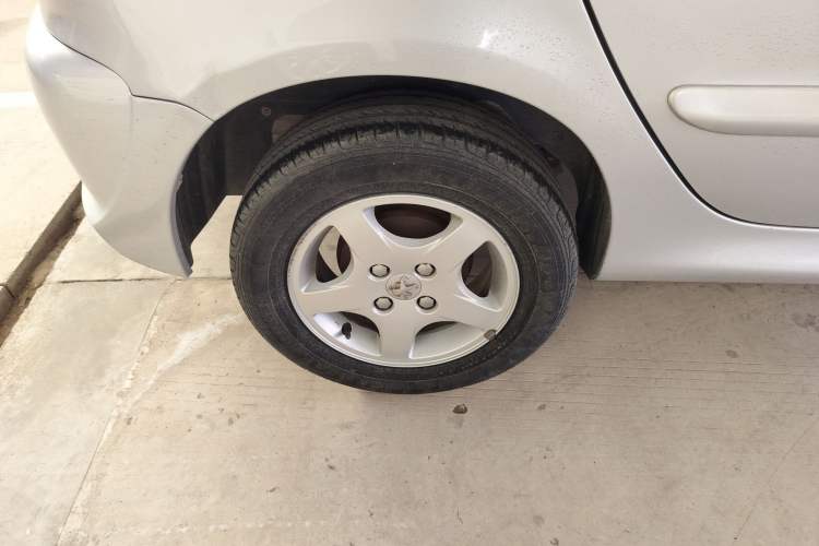 Used Peugeot 207 2011 Hatchback 1.4L Manual Yule Edition Right Rear Wheel Hub