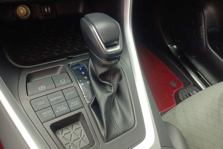 Used Toyota RAV4 2022 2.0L CVT 4x4 Style Plus Edition Gear Lever