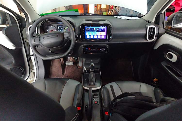 Used Roewe Clever 2022 311km QiQi BoBo Edition Center Console