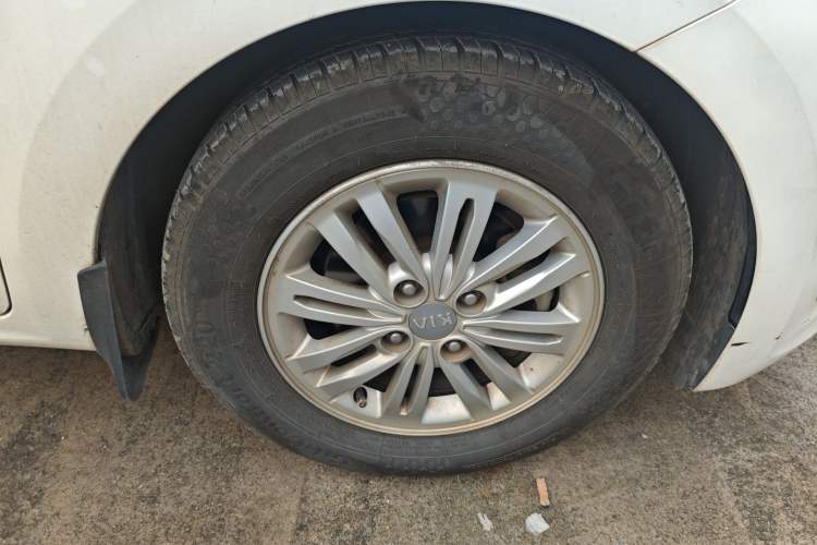 Used Kia Pegas 2017 1.4L Automatic Value Edition Right Front Wheel Hub