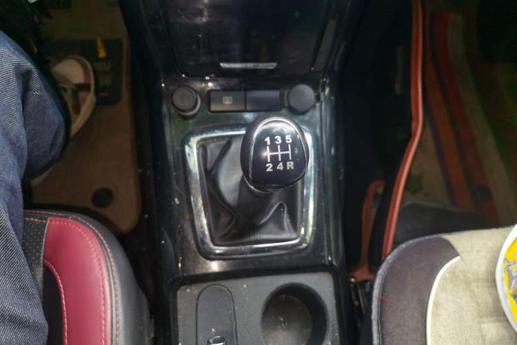 Used HYOSOW S3 2016 1.5L Manual Comfort Version China IV Emission Standard Gear Lever