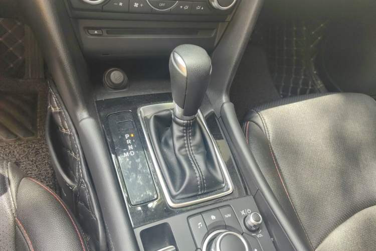 Used Mazda 3 Axela 2017 Sedan 1.5L Automatic Luxury Model China VI Standard