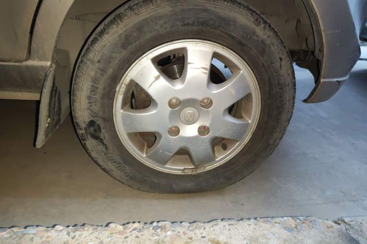 Used Haima Fosida Rongda 2012 1.2L Ronda Comfort Edition HMA GM12-NR Right Front Wheel Hub