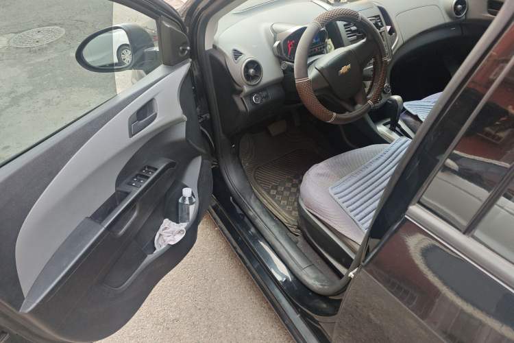 Used Chevrolet Aveo Sonic 2011 Sedan 1.4L Automatic SL
