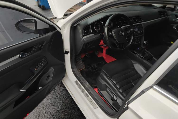 Used Volkswagen Lamando 2017 280TSI Manual Comfort Edition Driver Seat