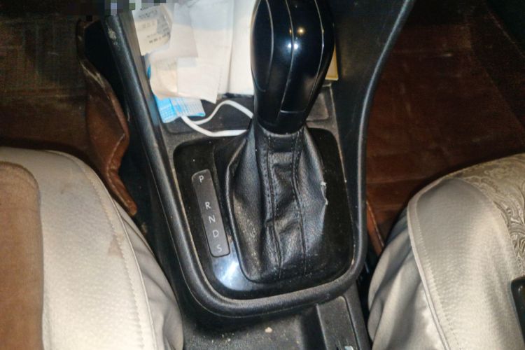 Used Volkswagen Santana 2013 1.6L Automatic Fashion Edition Gear Lever