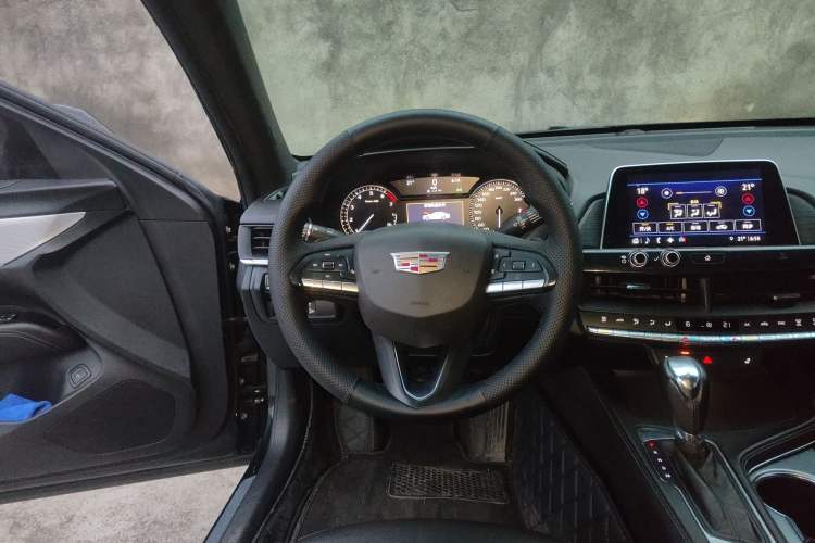 Used Cadillac CT4 2021 28T Luxury Model Steering Wheel