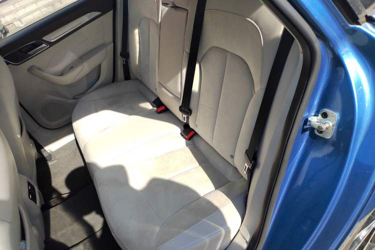 Used Roewe i6 New Energy 2017 45T Hybrid Connective Smart Luxury Edition
