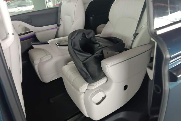 Used VOYAH Dream 2025 PHEV Four-Wheel-Drive Flagship Kunpeng Edition