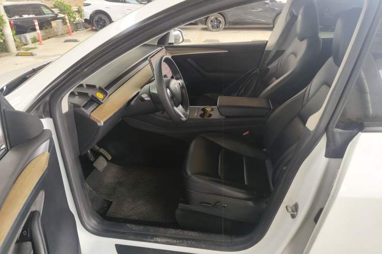 Used Tesla Model Y 2022 Rear-Wheel-Drive Version
