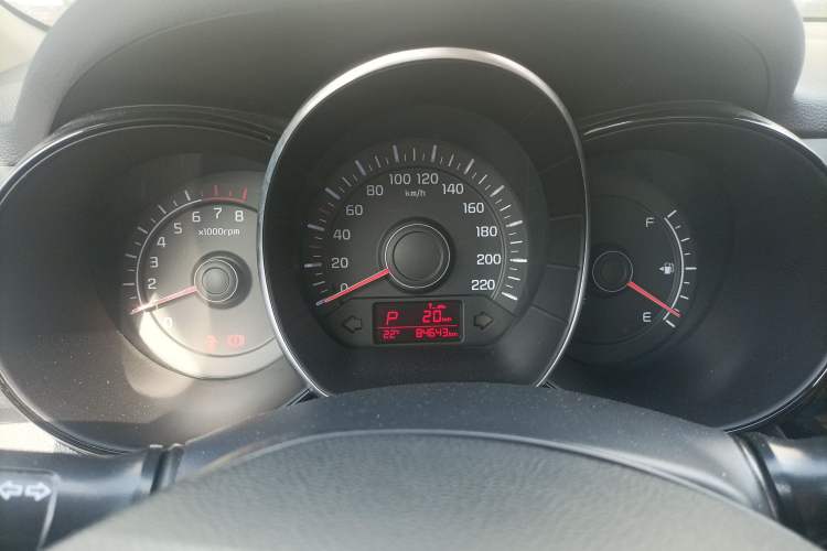 Used Kia K2 2015 Hatchback 1.4L AT GLS Cool Edition
